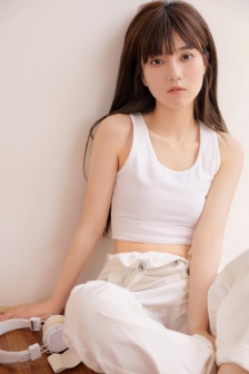 掀起礼服后摆挺入